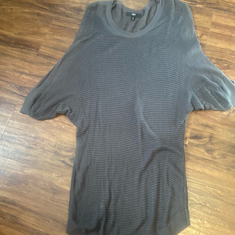 Lightweight gray shirt sleeve sweater